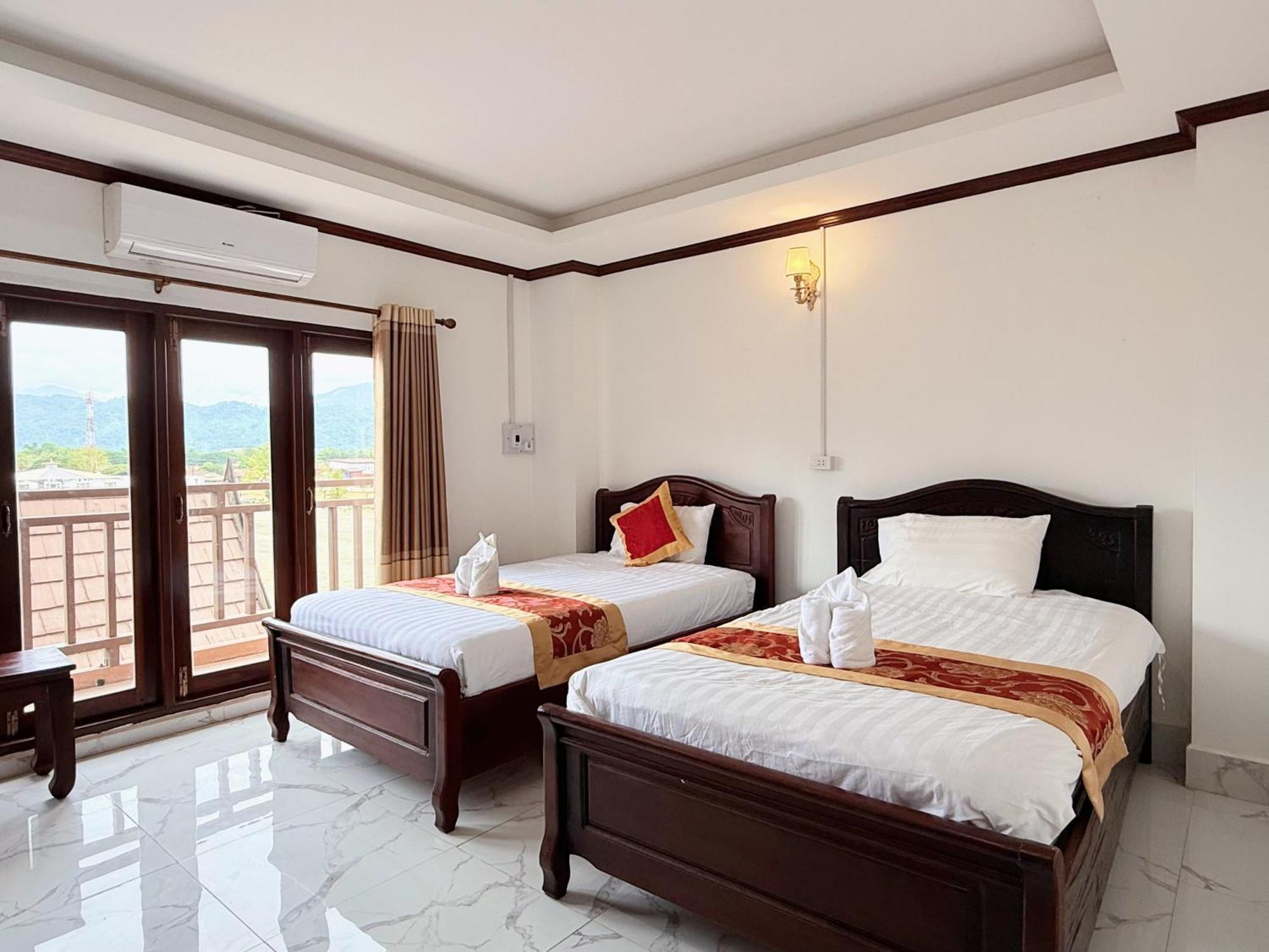 Vangvieng Sisavang Mountain View Hotel Vang Vieng Ngoại thất bức ảnh