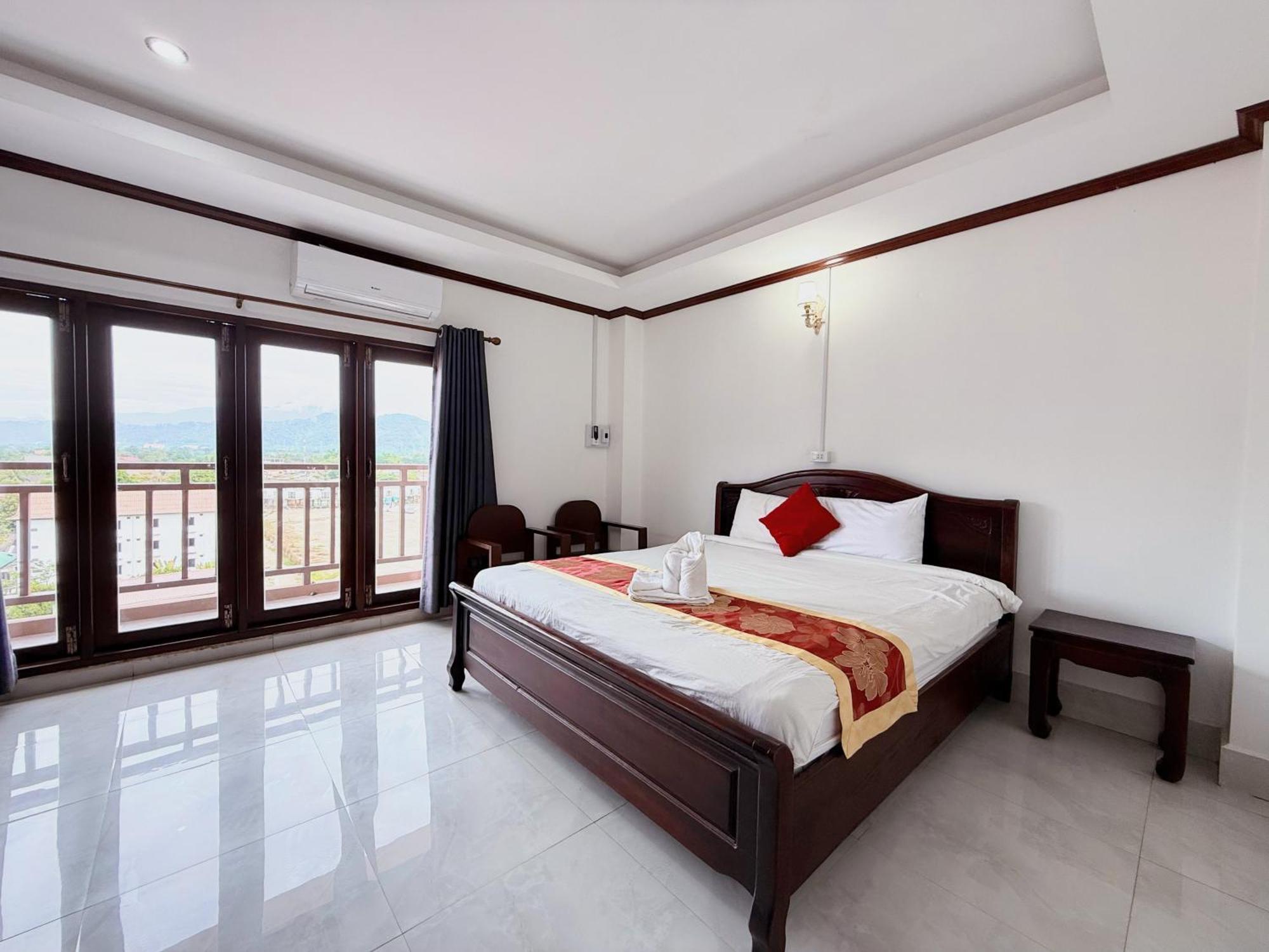 Vangvieng Sisavang Mountain View Hotel Vang Vieng Ngoại thất bức ảnh