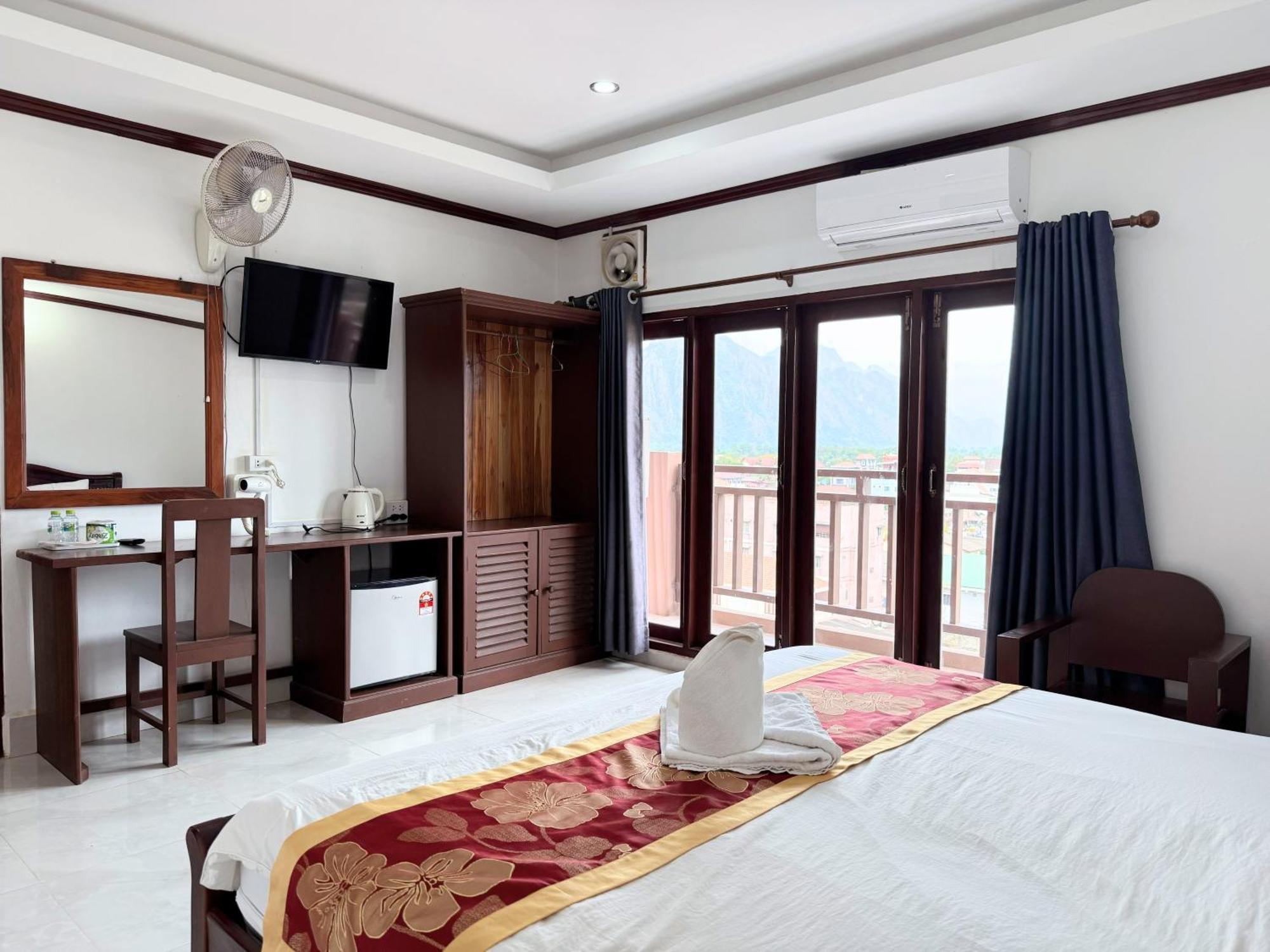 Vangvieng Sisavang Mountain View Hotel Vang Vieng Ngoại thất bức ảnh
