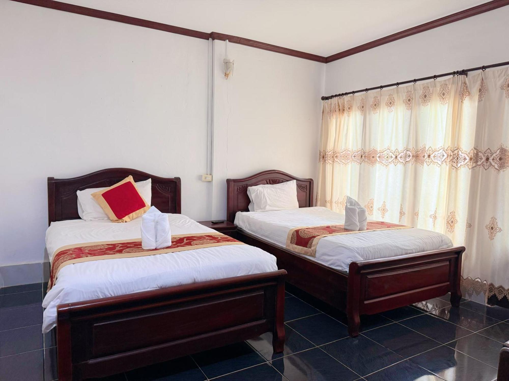 Vangvieng Sisavang Mountain View Hotel Vang Vieng Ngoại thất bức ảnh