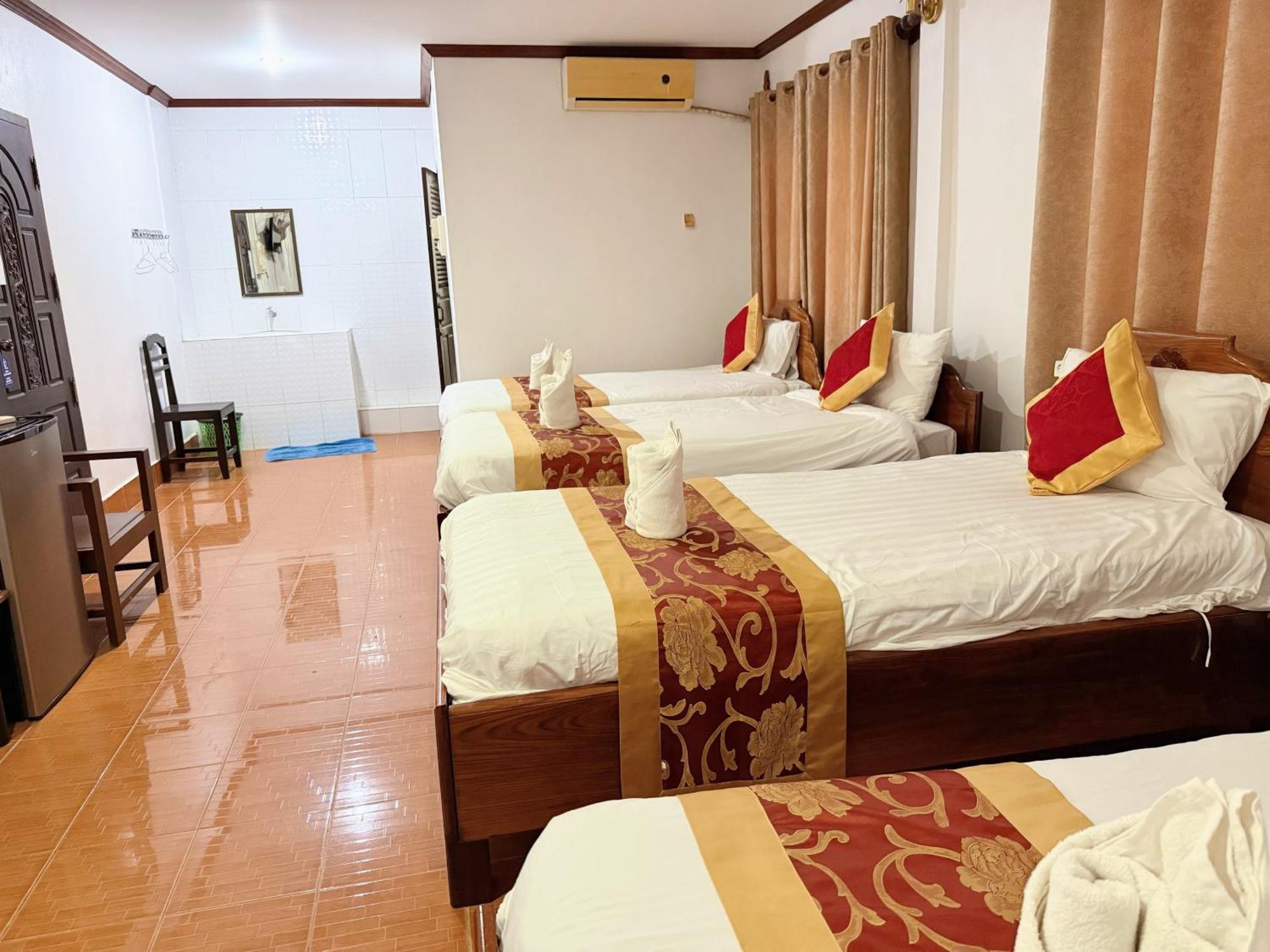 Vangvieng Sisavang Mountain View Hotel Vang Vieng Ngoại thất bức ảnh