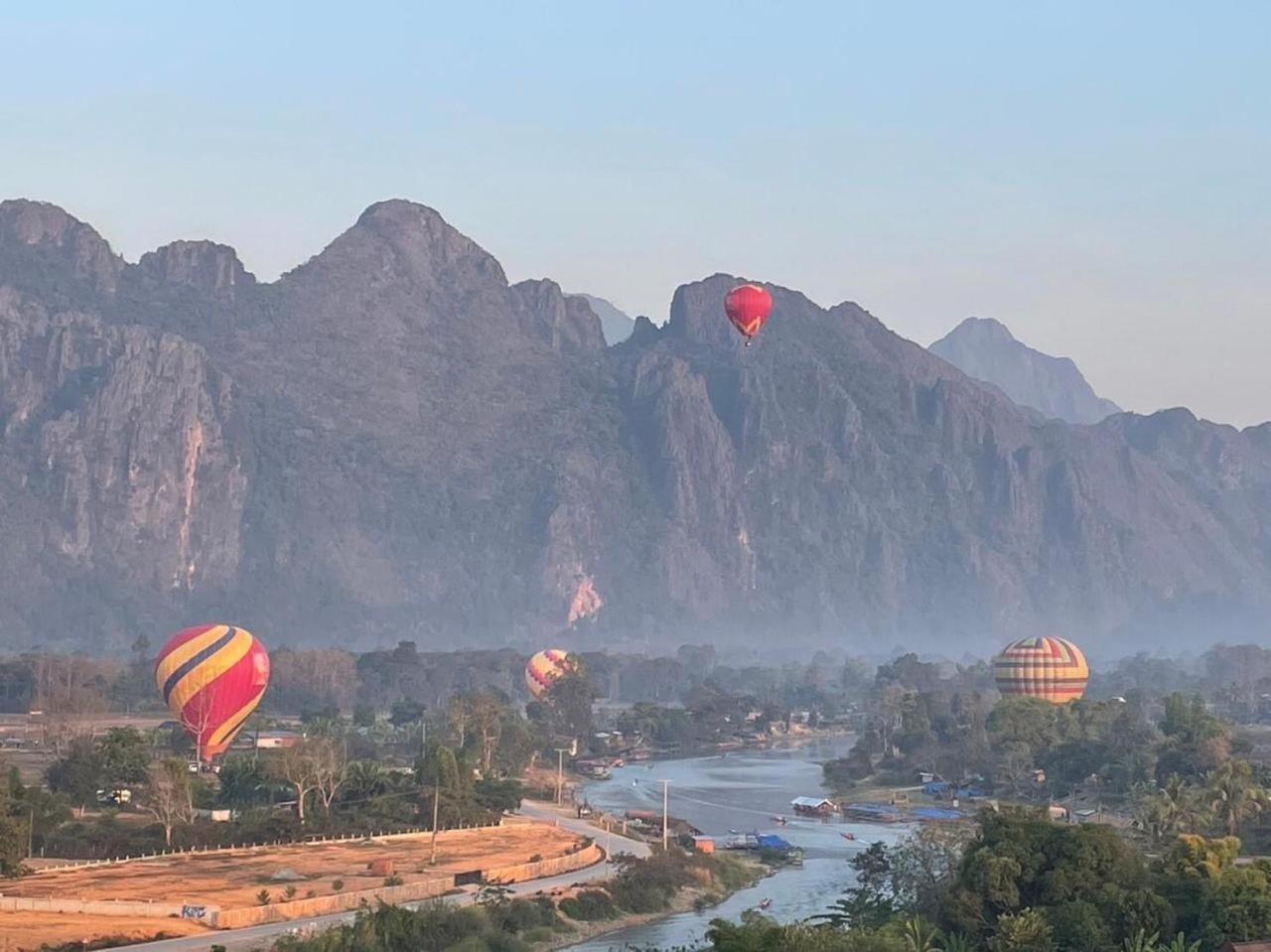 Vangvieng Sisavang Mountain View Hotel Vang Vieng Ngoại thất bức ảnh