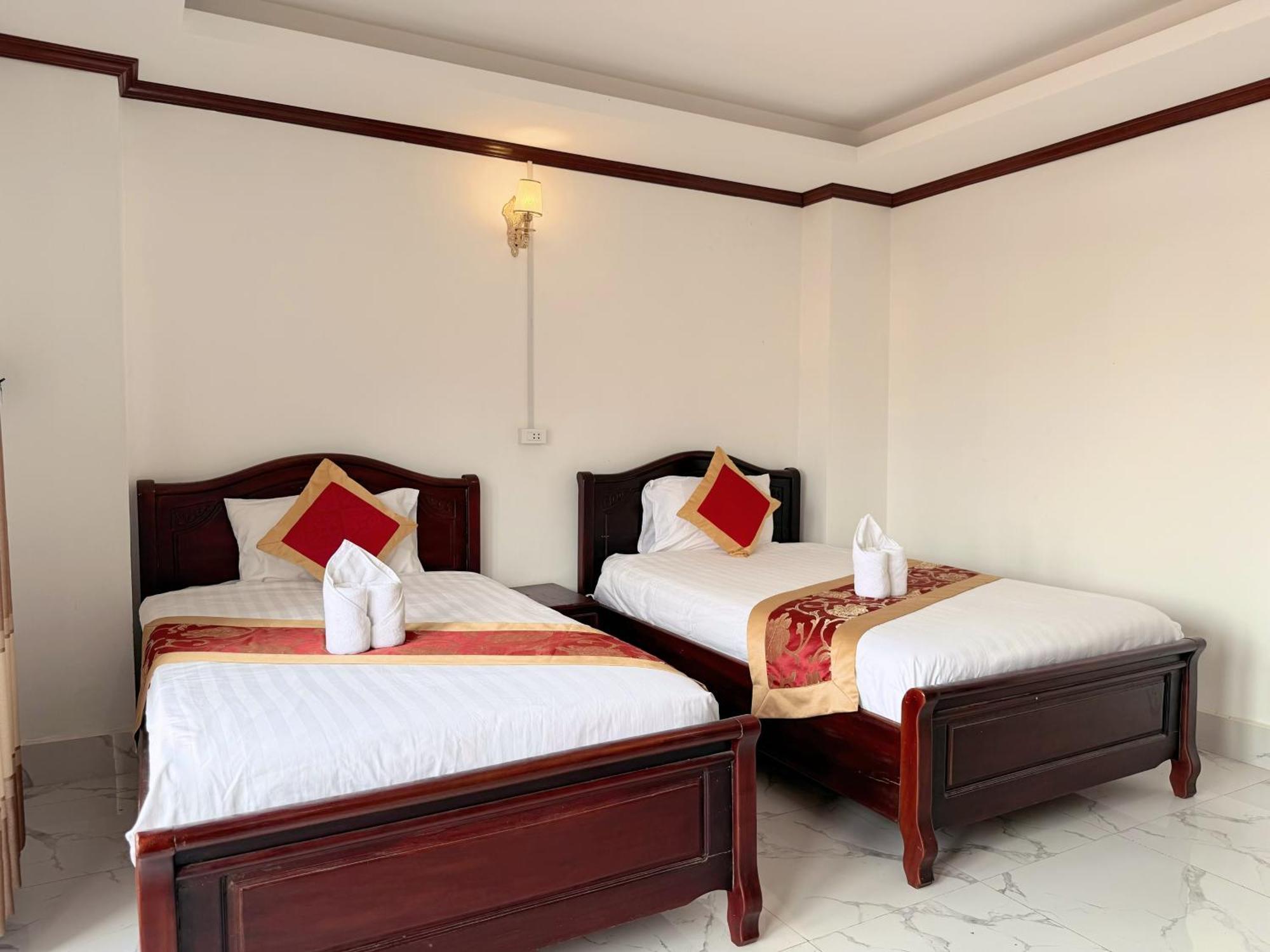 Vangvieng Sisavang Mountain View Hotel Vang Vieng Ngoại thất bức ảnh